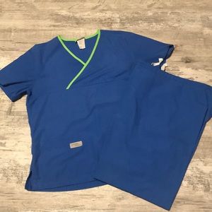 Women’s medium urbane scrubs